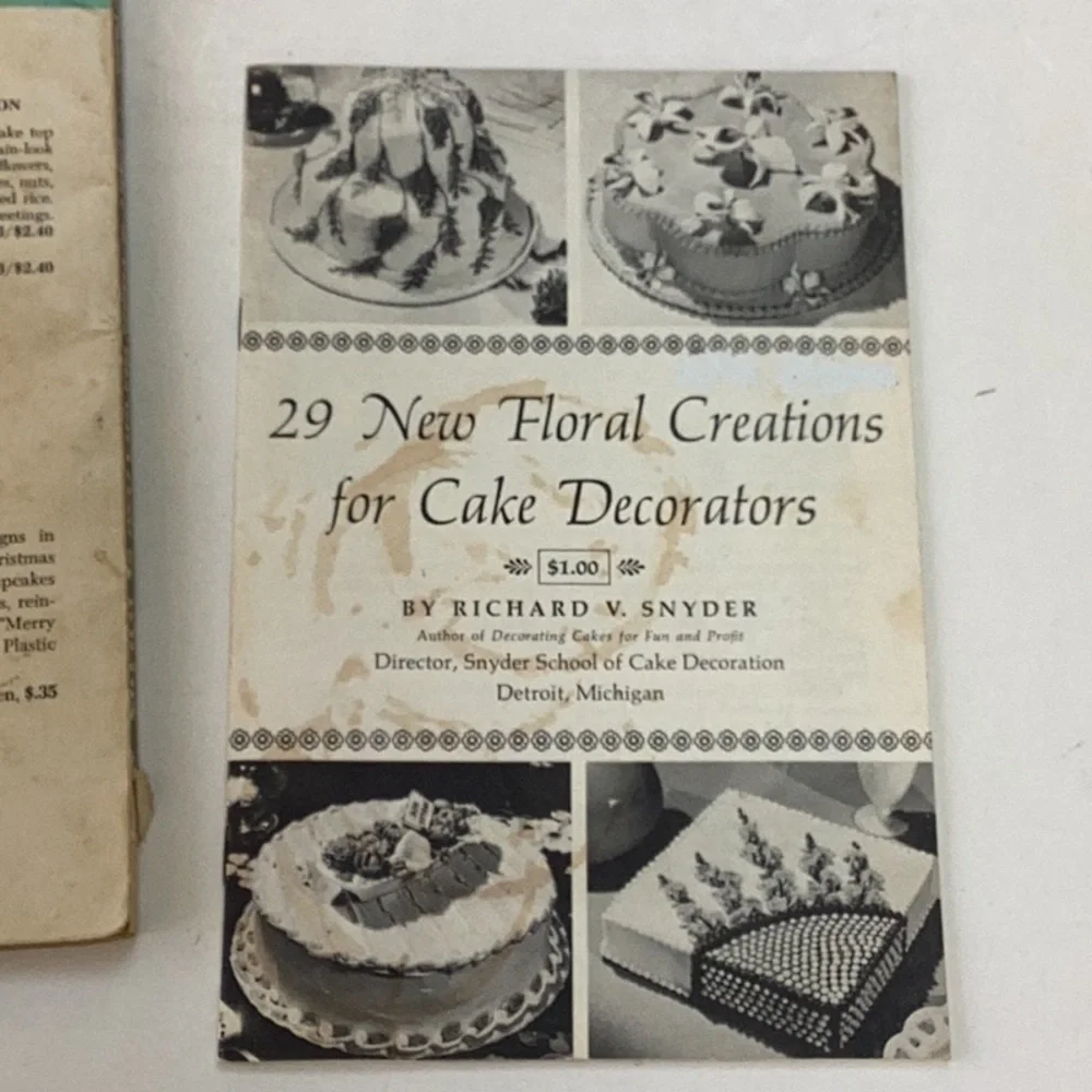 Vintage Cake Decorating Books & Brochures Bundle‎